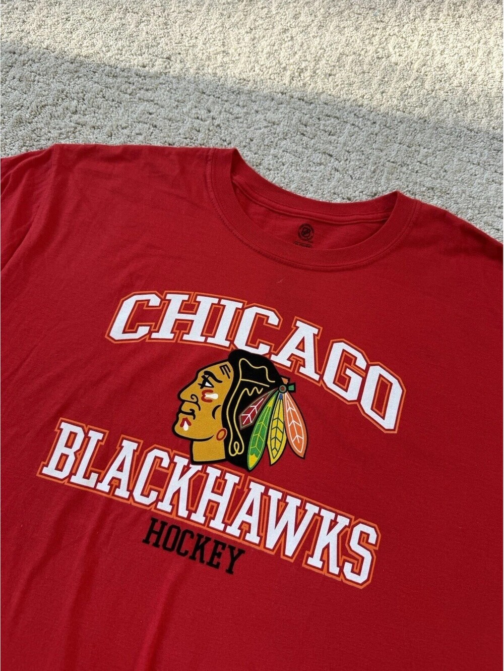 Chicago Blackhawks Men’s XL Red T Shirt NHL Hockey Logo Graphic Tee